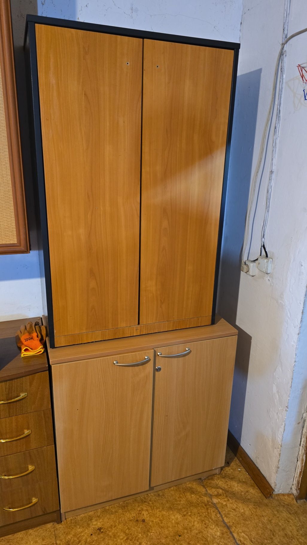 Мебель, столы ,стулья, шкафы