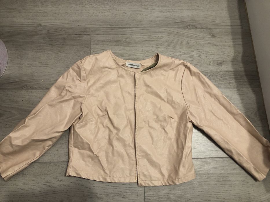 Розово късо кожено яке