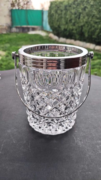 Масивен кристален съд за лед с метална окантовка
