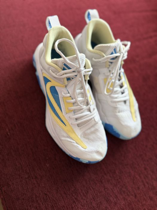 Nike баскеднолни обувки