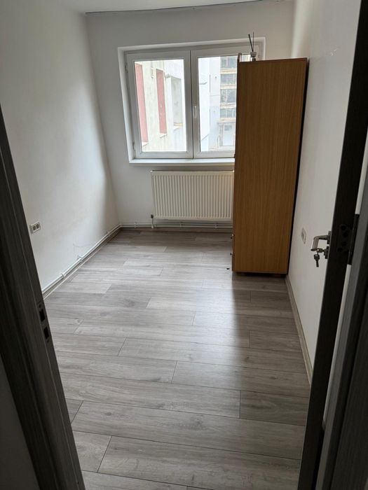 De inchiriat apartament cu 3 camere