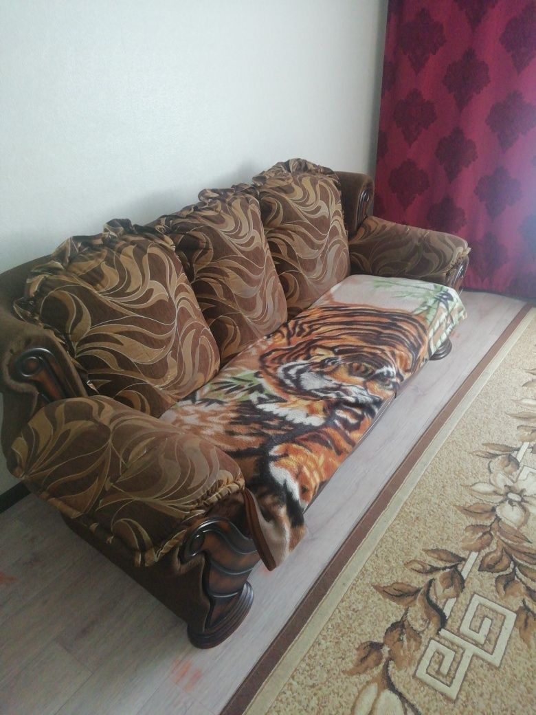 Продам Диван и два кресла