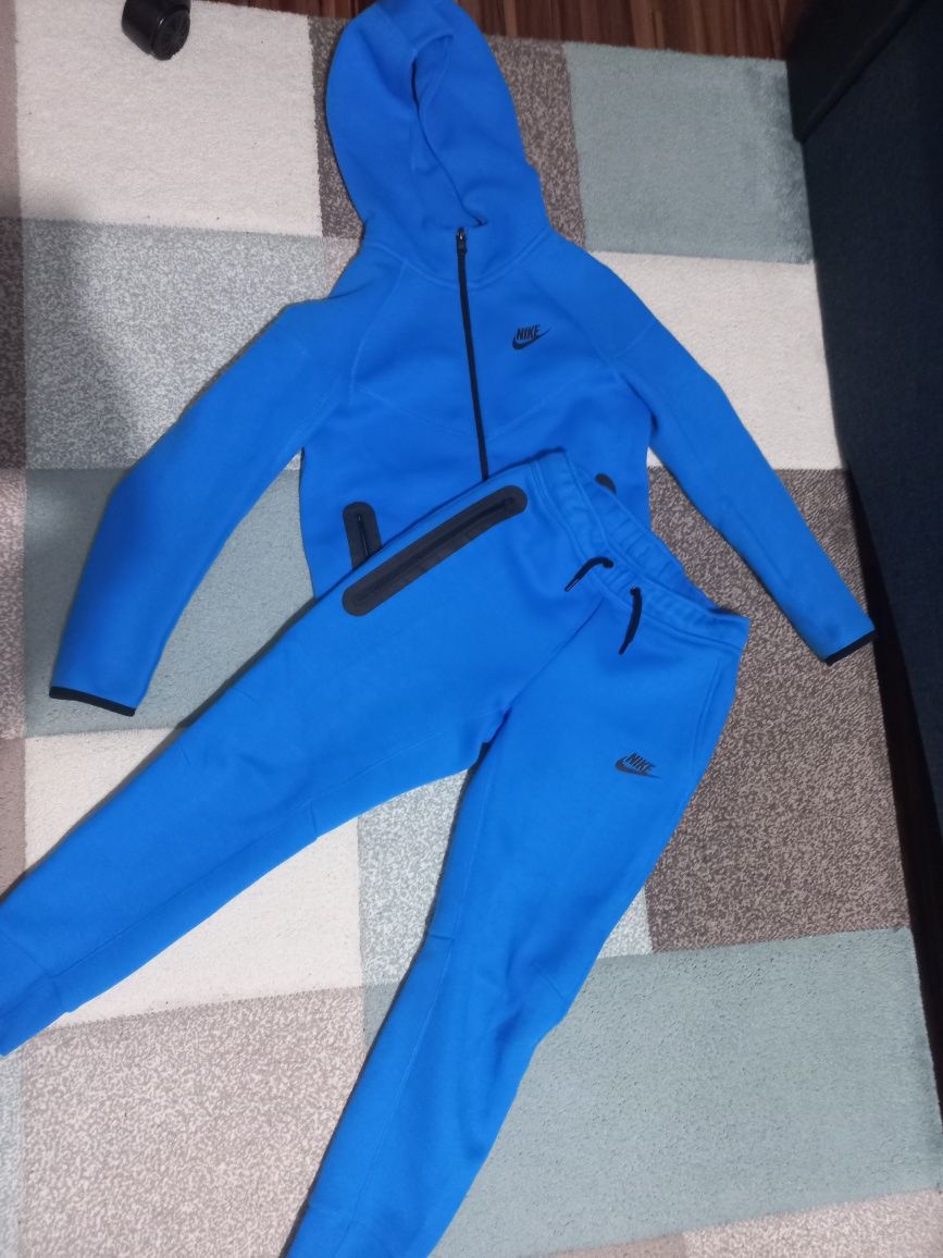 Trening Nike Tech