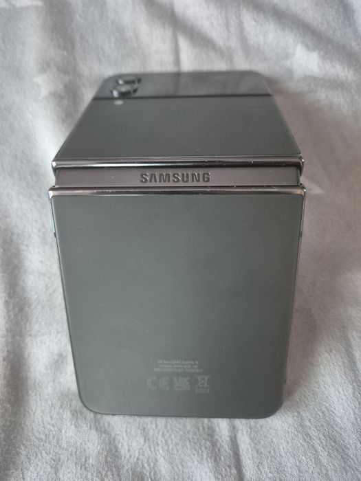 Samsung Galaxy Z Flip 4 Impecabil