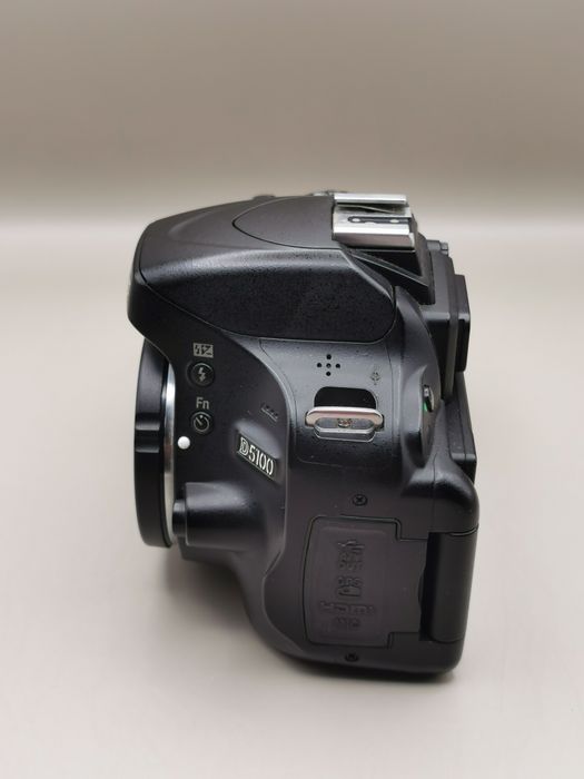 Kit foto Nikon D5100 + Nikon 18-55mm f3.5-5.6G VR