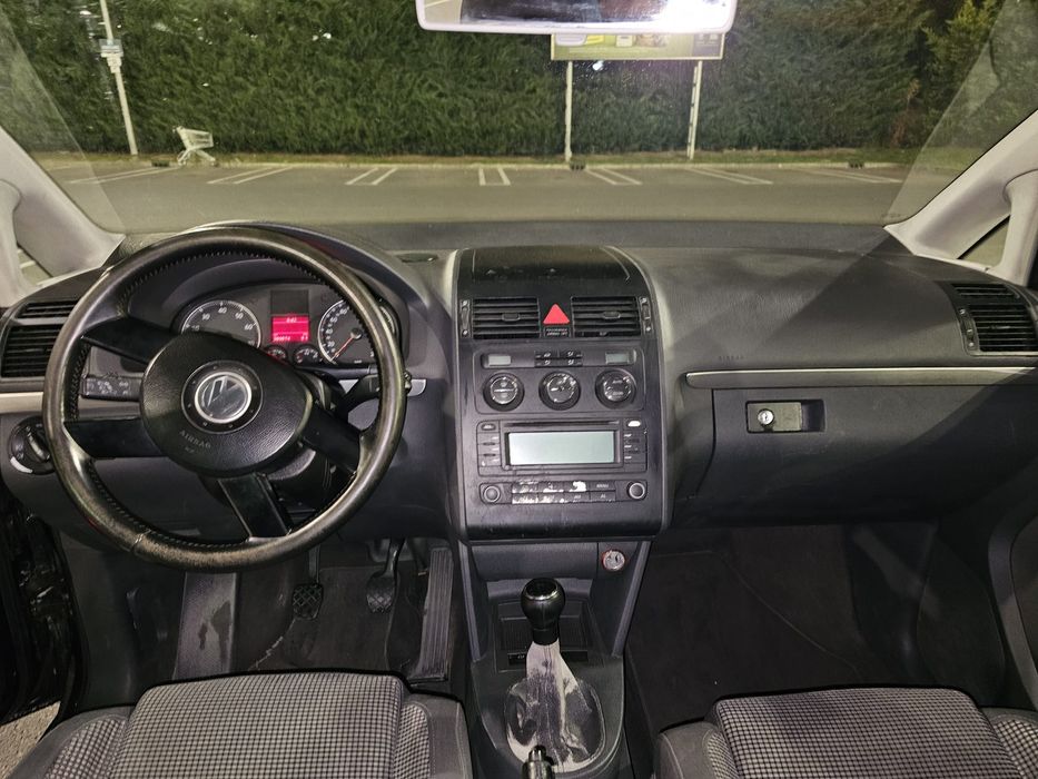 Vând Volkswagen Touran