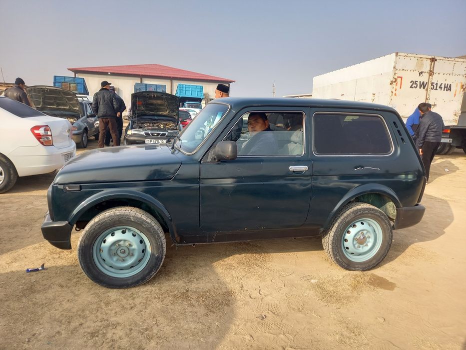 Niva 4x4 yili 2014 holati yaxshi yoqilg'i benzin gaz