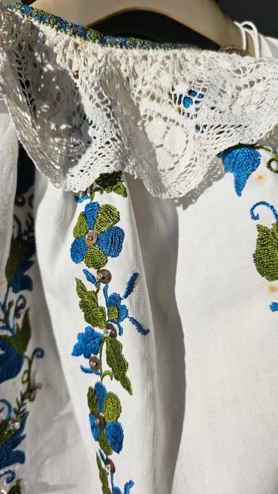 Costum traditional de Banat cu fir metalic