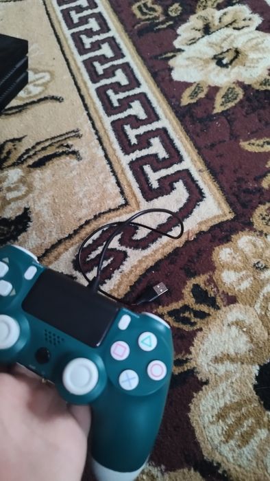 Vând ps4 pro+ 4 manete+ fc25