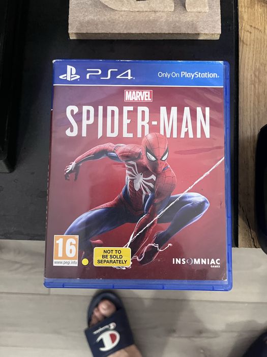 Ps4 Pro 1TB, 2 controllere, 3 jocuri fizice