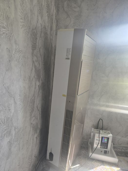 Кондиционер колонный Midea 24 Inverter