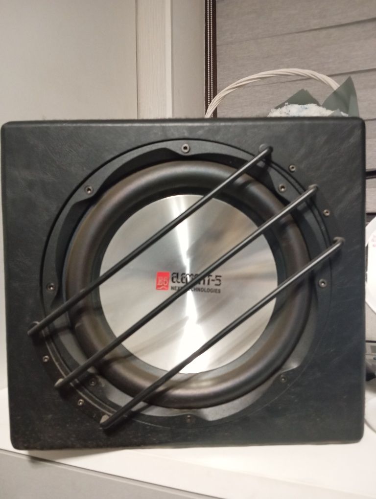 Продам сабвуфер 5 element