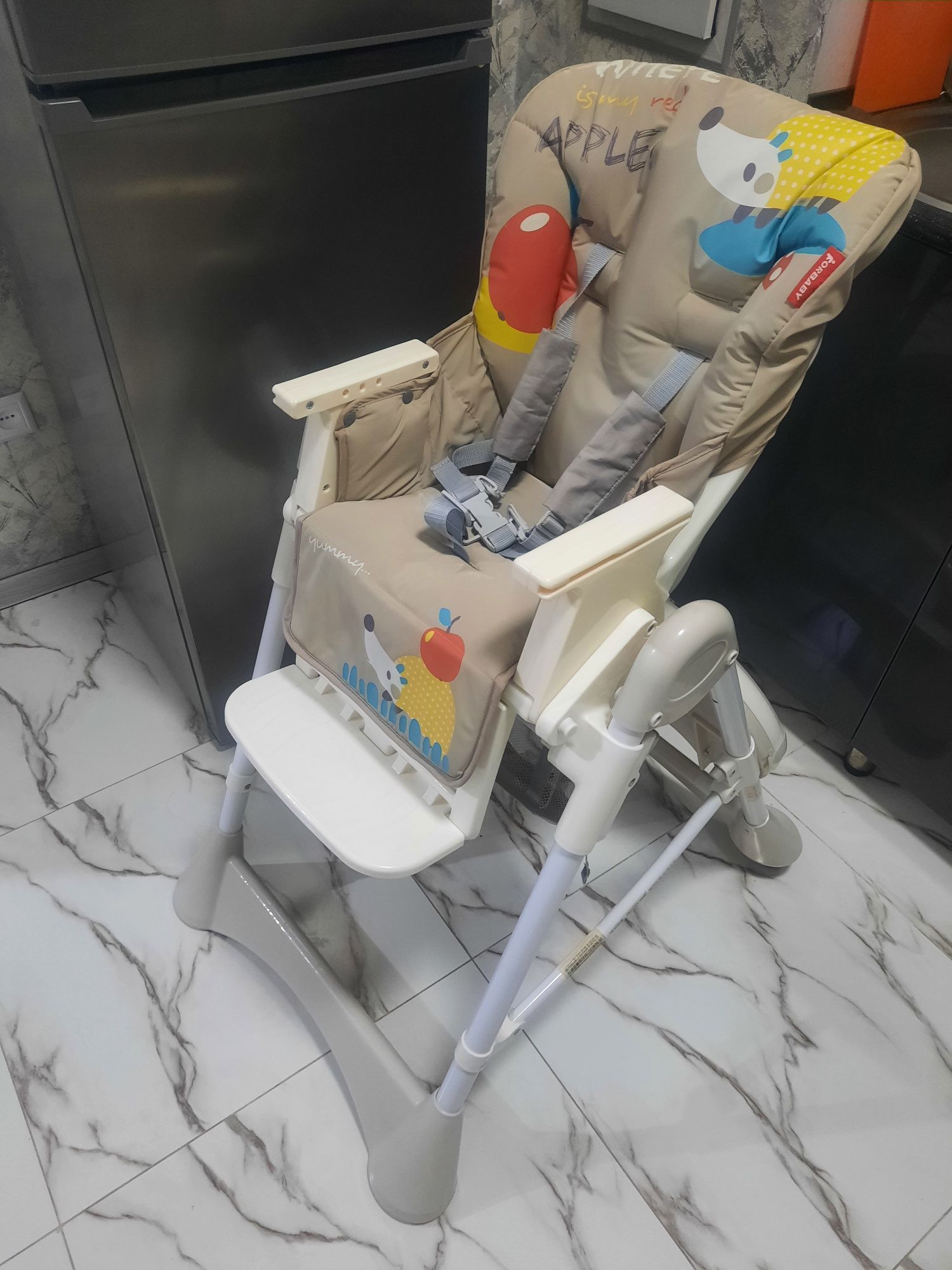 Продаётся фирменный кормление стульчик Forbaby