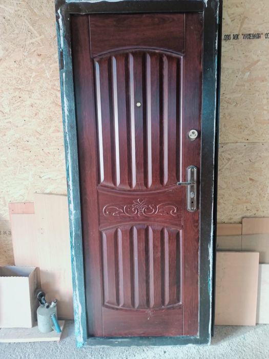 Дверь наружняя входная