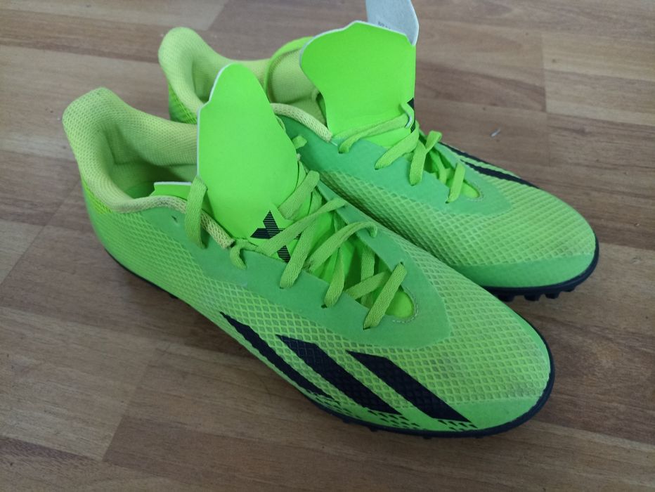 Adidas fotbal pentru teren