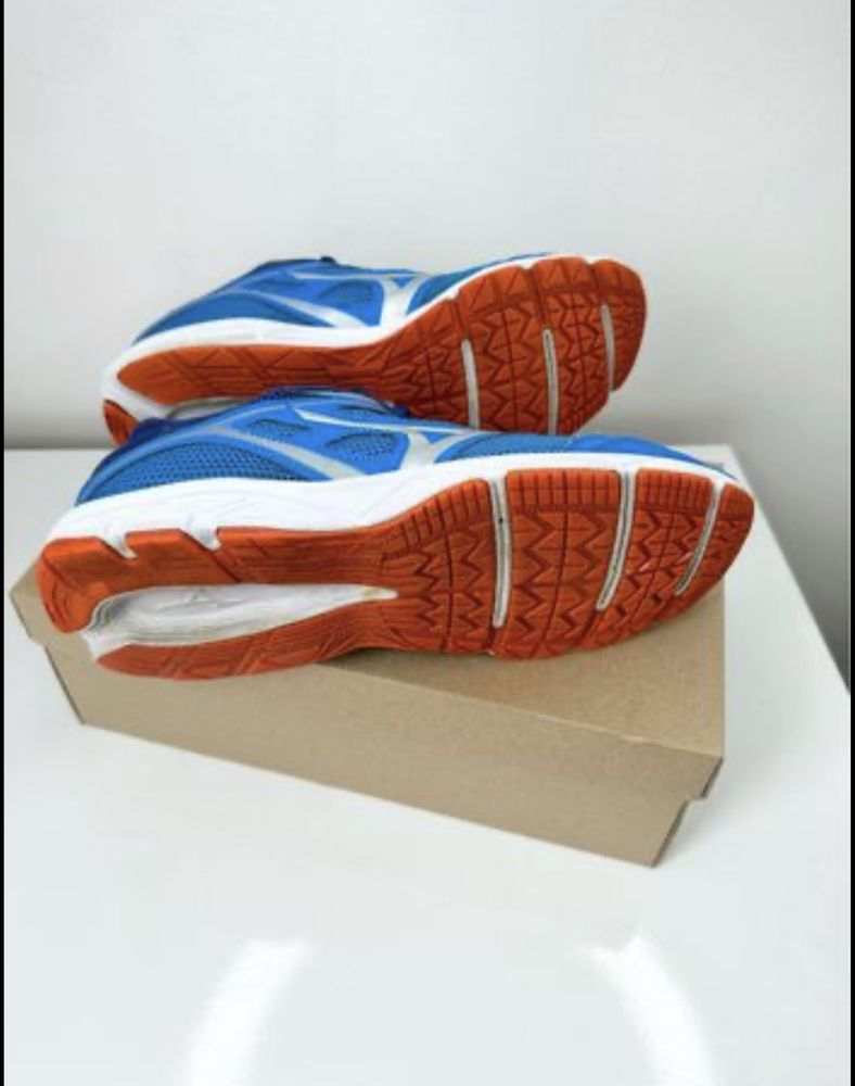 Mizuno Running (42.5) Маратонки
