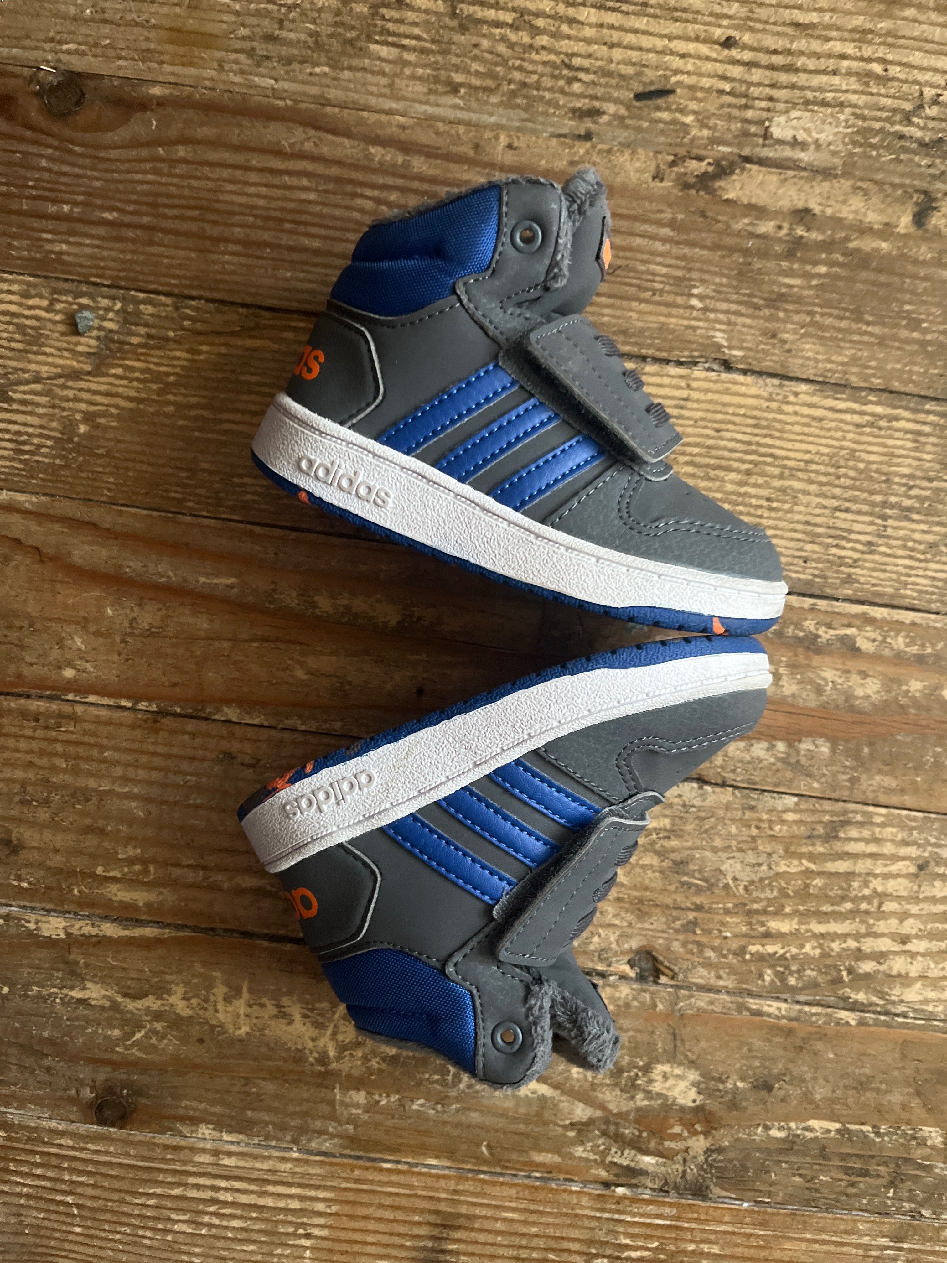 Детски маратонки “ADIDAS” с ПУХ и лепка. 23номер-(стелка 15см.)