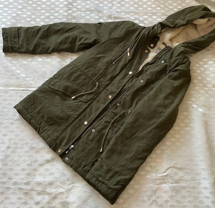 Продам женскую зимную ветровку