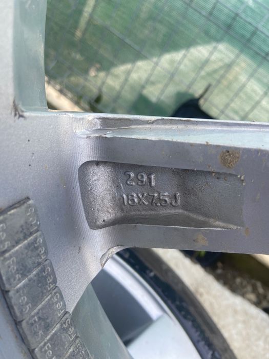 2 jante plus 4 cauciucuri vara 225. /40 R18 XL