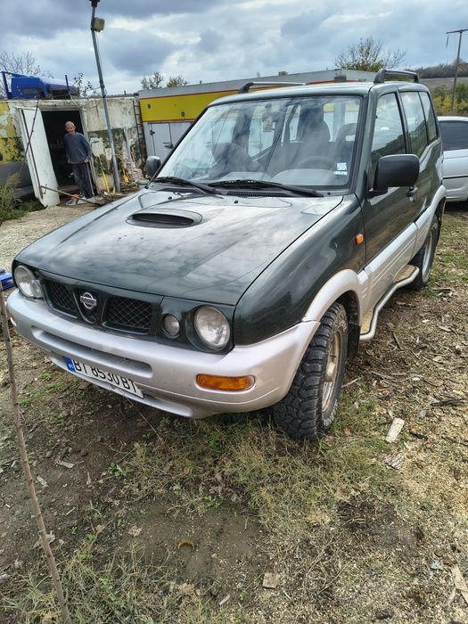 Продавам Нисан Терано къса база