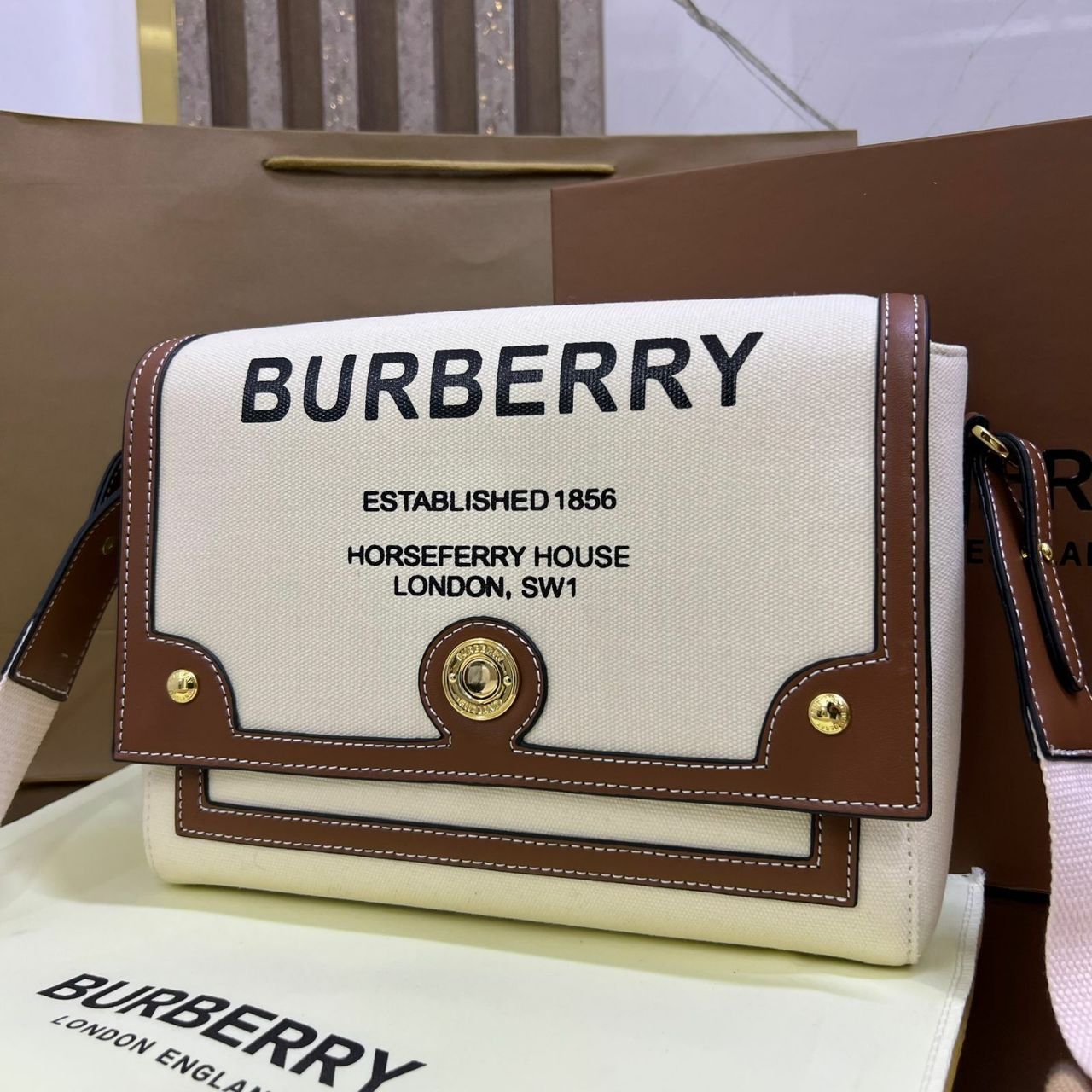 Сумка Burberry вместительная