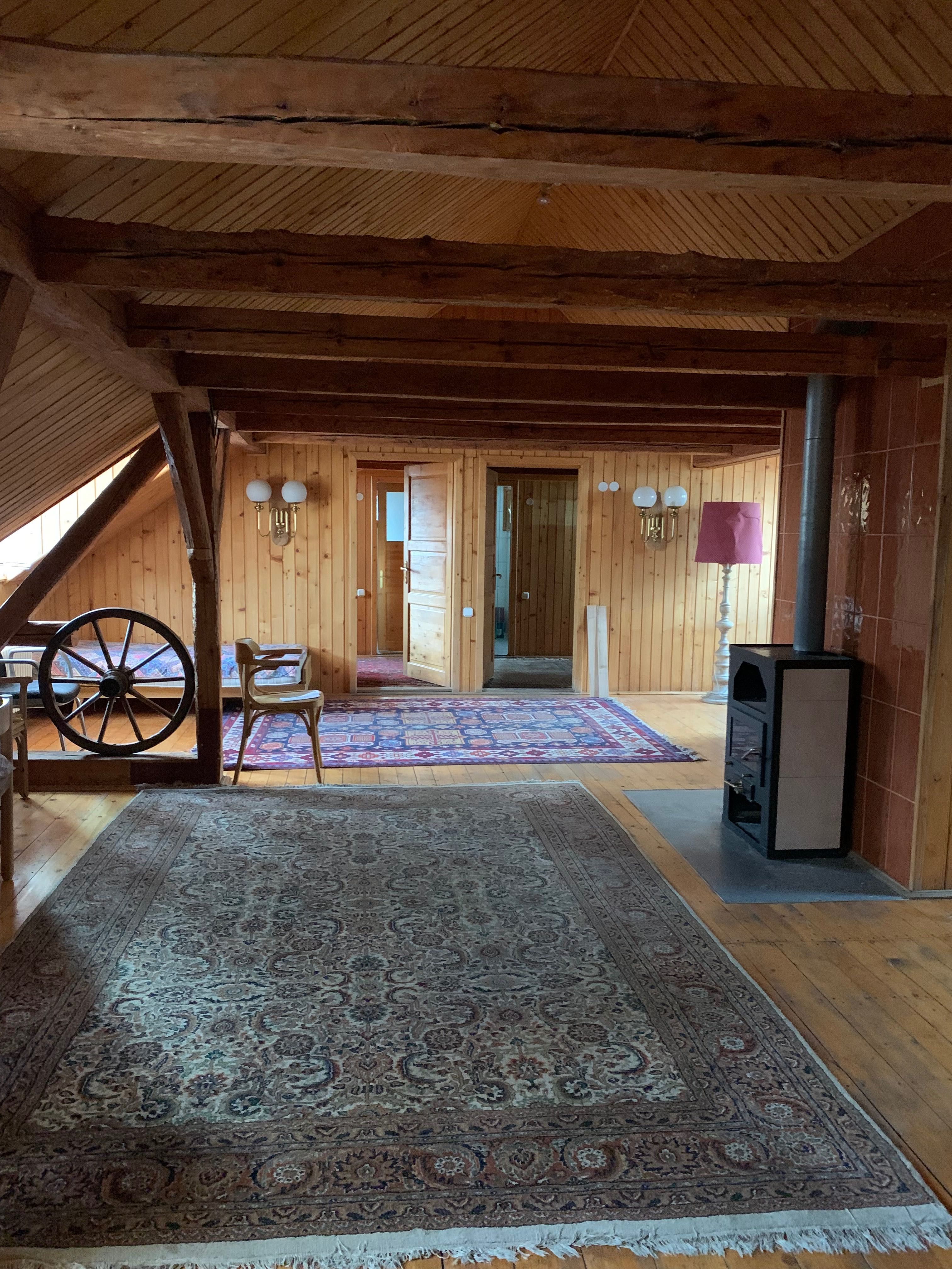 De inchiriat casa in Sibiu, compusa din 2 corpuri de cladire.