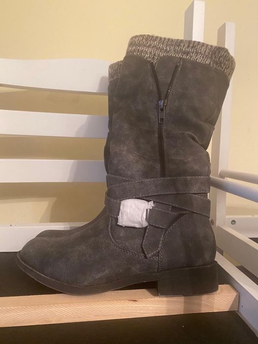 Сапоги новые . Размер 36.5. Маломерки .