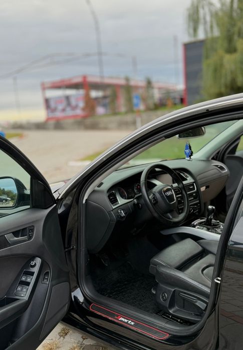 Se vinde Audi A4 b8 interior s-line 
Motorizare: 2.0 TDI (1.997 cm³)
P