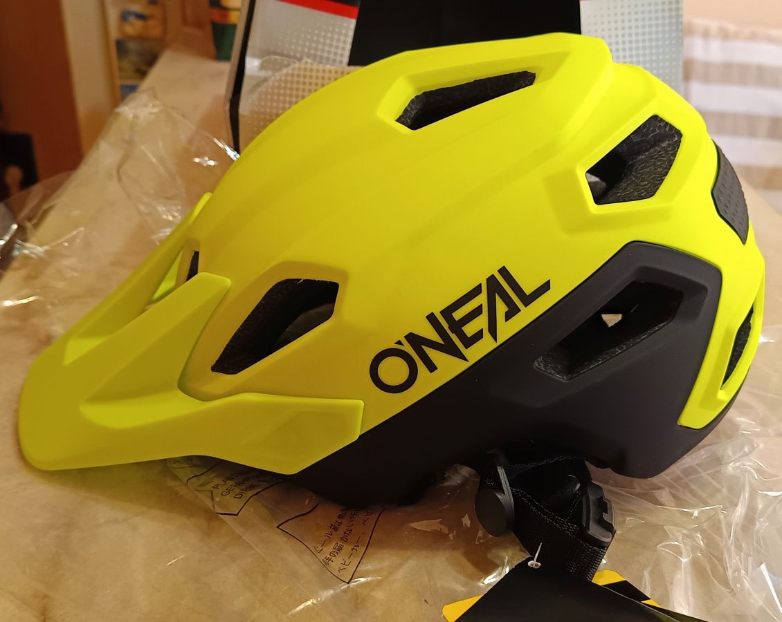 НОВА Вело каска O'NEAL Trailfinder Split NEON YELLOW