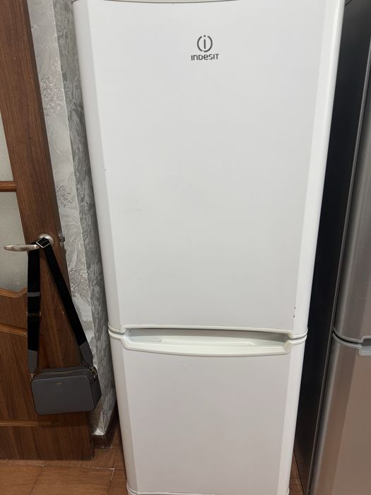 Холодильник белый