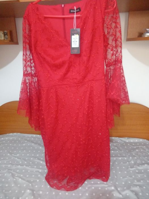 Vând rochie elegantă din dantela