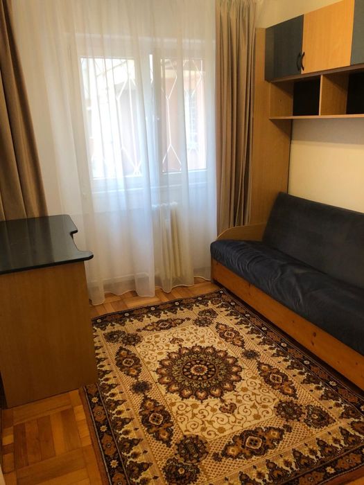 Închiriez apartament 3 camere