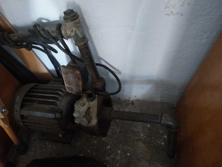 Градинска помпа работеща