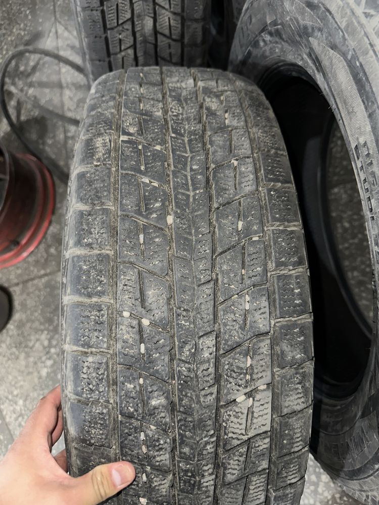 Срочно продам зимние шины dunlop