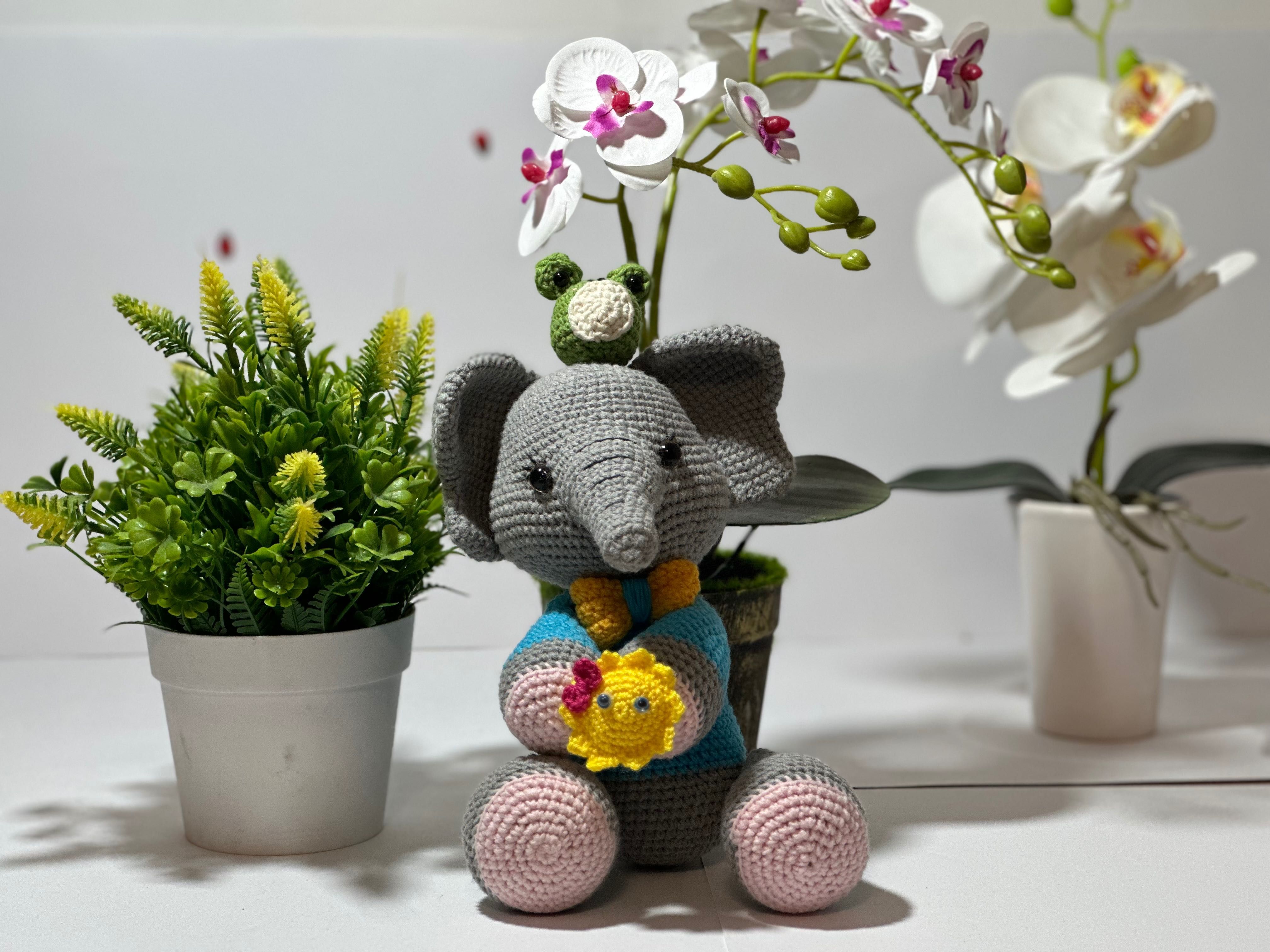 Elefantel Crosetat - Jucarie de Plus Unica si Adorabila!