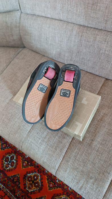 Кросовки с роликами. 36,5 размер