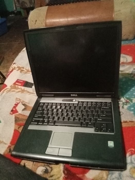 Vând laptop dell pentru piese