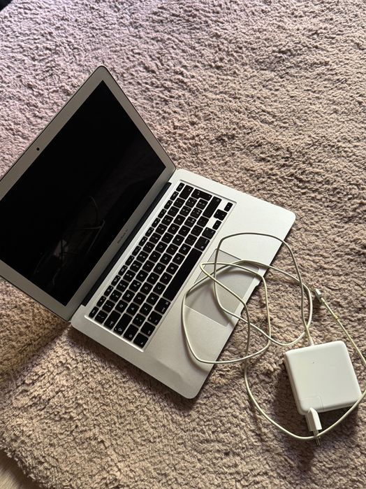 Macbook air 13 negociabil