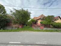 Vand teren intravilan cu casa, anexe gospodaresti si gradina in Aiton