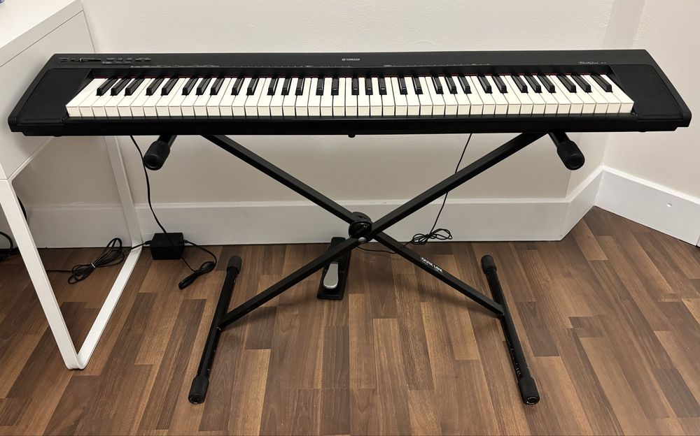 Pian Yamaha + stativ + pedala