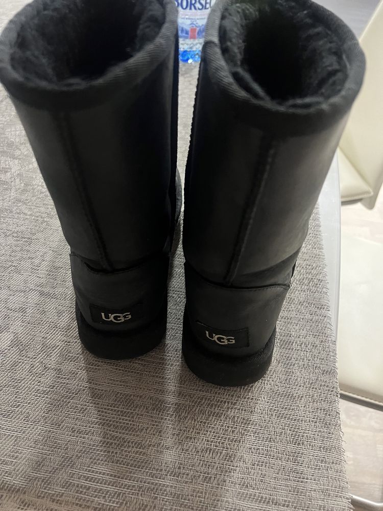 Ugg negre,piele,marimea 39