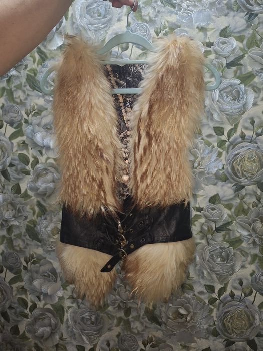 Кожанная жилетка с натуральным мехом
