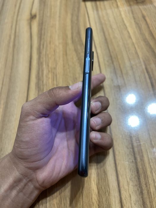 Редми  нот 9 про  64 / 6 гб шишаси синган бошка айби йок хамма жойи иш