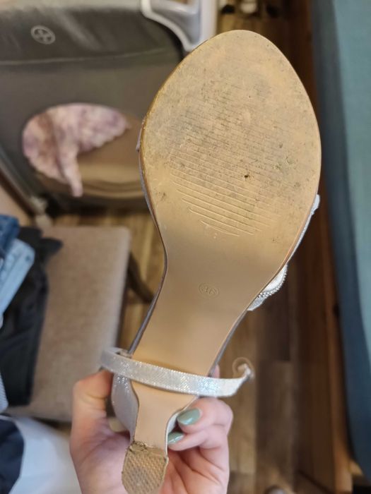 Сребристи официални обувки на ток