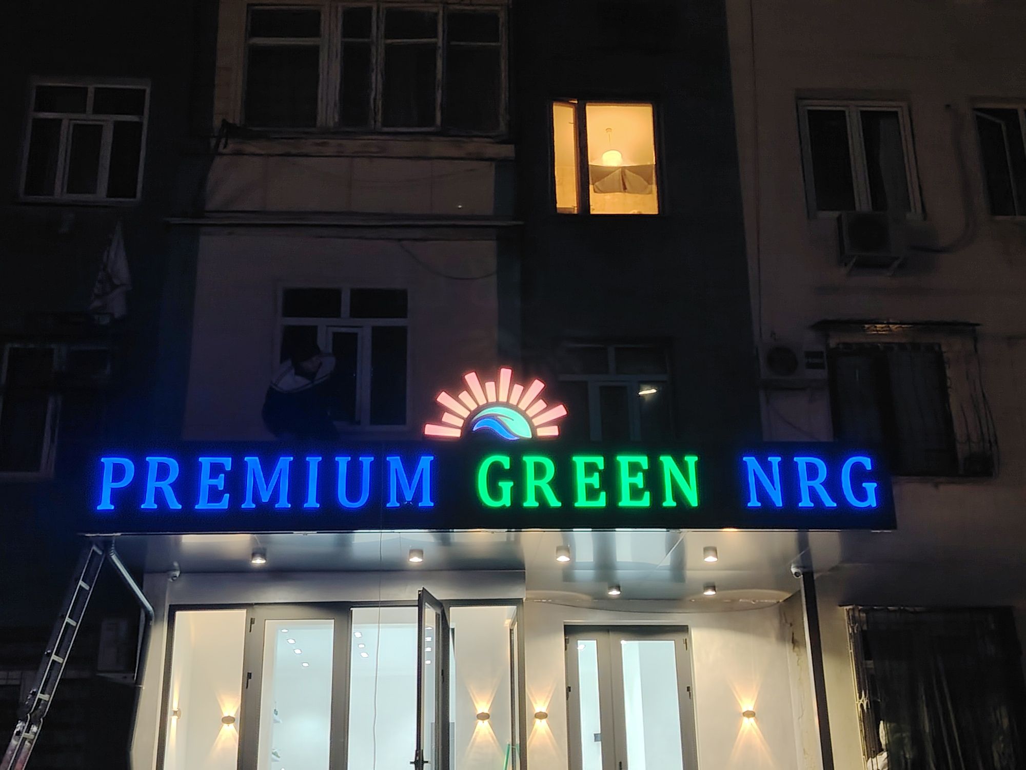 Reklama, banner, xarflar, bukva