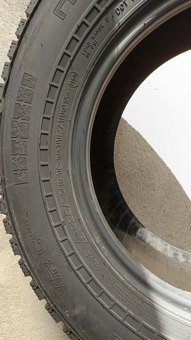 225 70 R 15 C Nokian Iarna  o buc