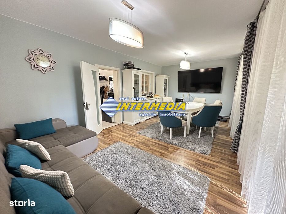 Vanzare Casa 4 camere  P+1E cu 232 mp teren CETATE Dealul Furcilor