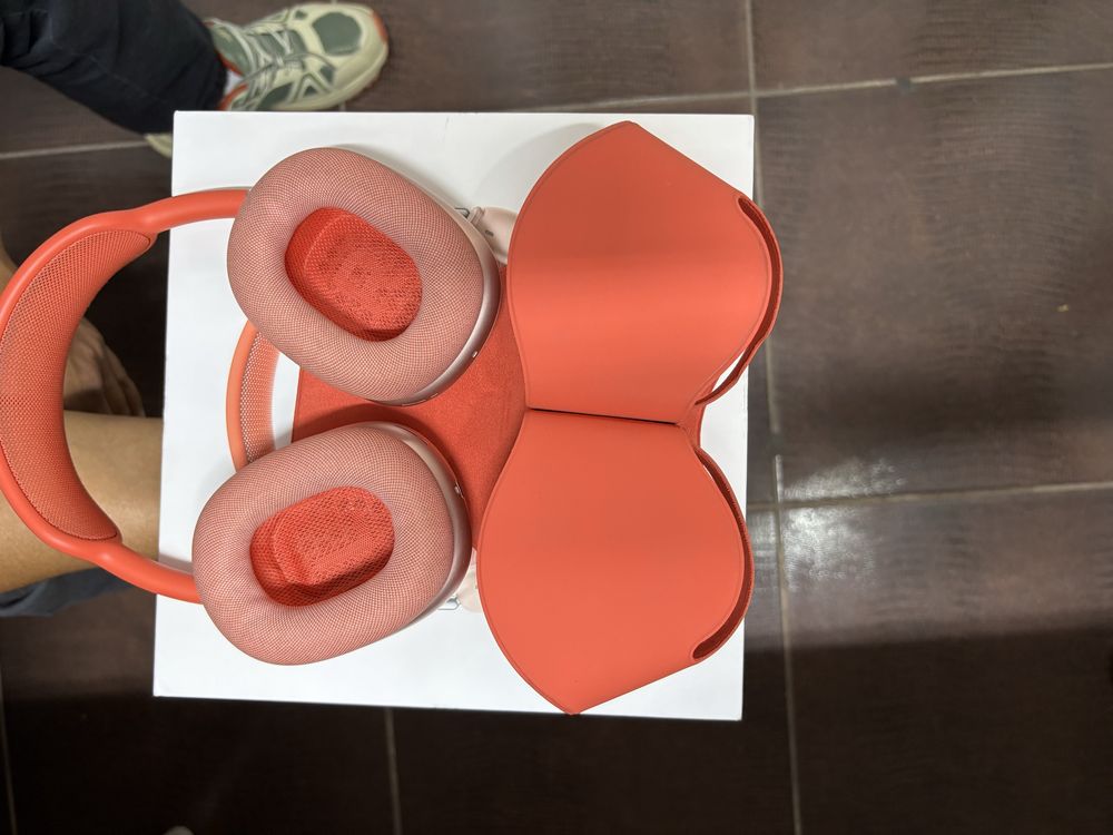 Продам AirPods Max