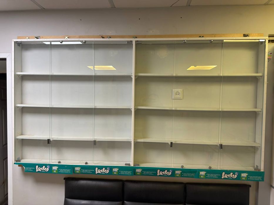 Витрина для аптеки и прочее