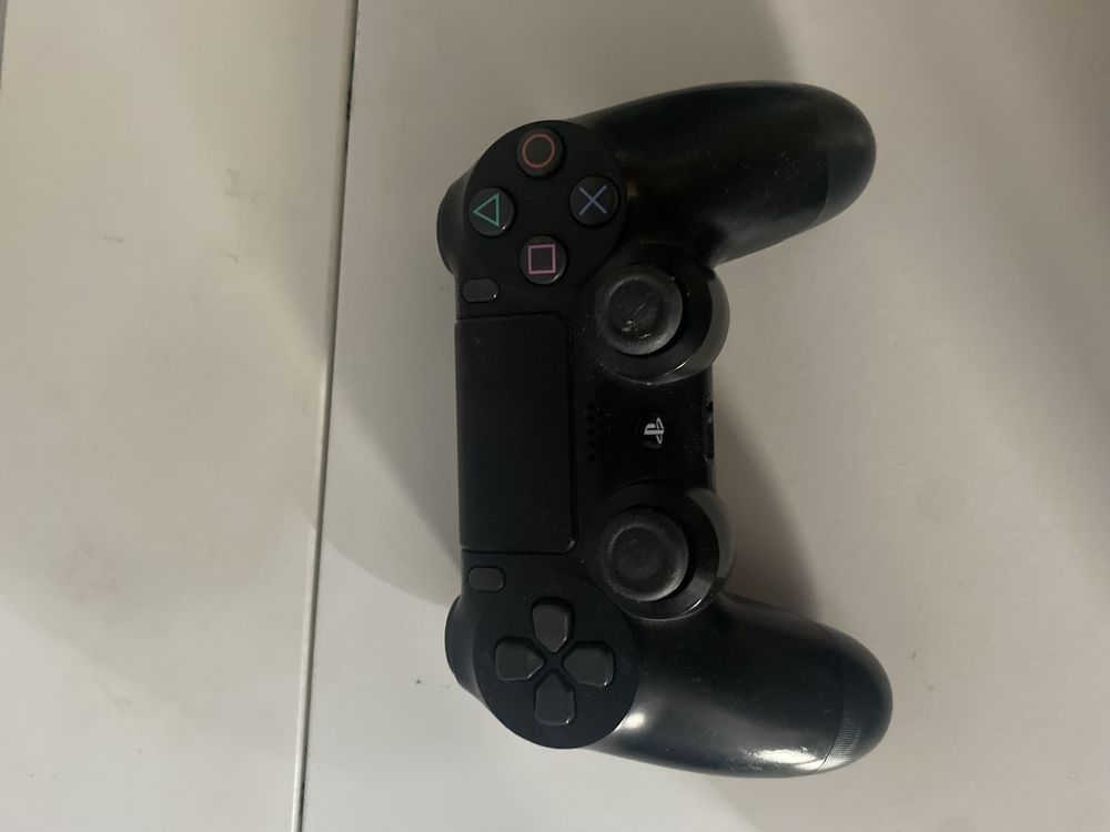 ПРОДАВАМ Ps4 SLIM с 2 джойстика+5игри